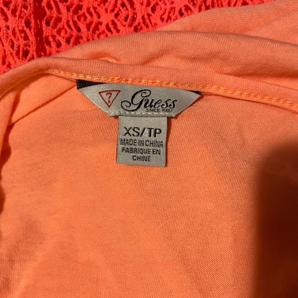 GUESS CUT OUT SHOULDER T-SHIRT - Picture 15 of 16